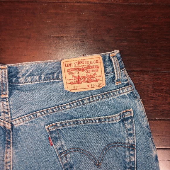High waisted| Levi Shorts | Distressed | 560 - Picture 5 of 6